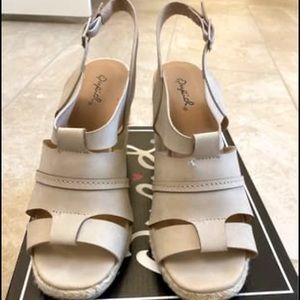 Brand new Qupid wedges